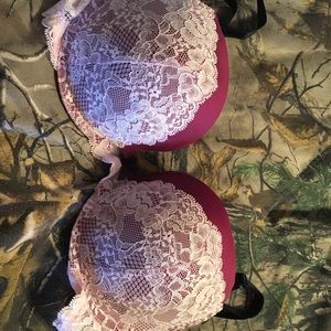 New with tag Victoria’s Secret pink and lace bra
